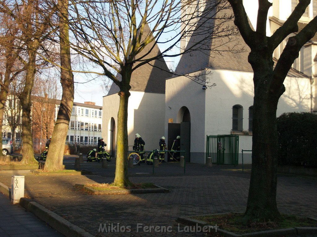 Brand in Kirche Koeln Muelheim Tiefenthalstr   P48.JPG